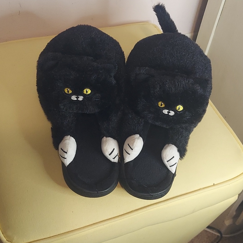 Black Fuzzy Cat Plush Slippers with Yellow Eyes